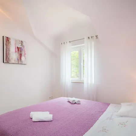 Pavao Apartments Vrboska Room photo